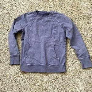 Lululemon lavender color women’s sweatshirt